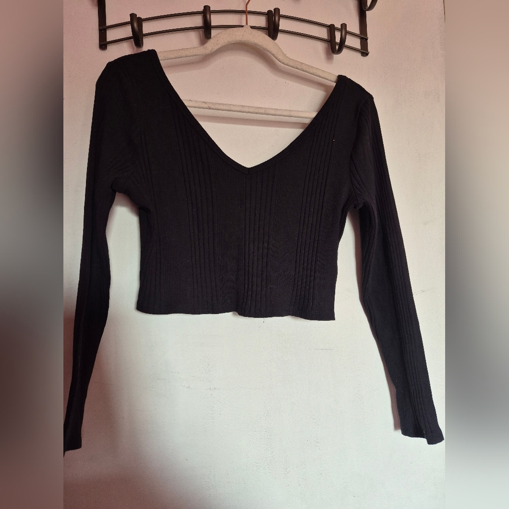 Arizona Black V-Neck Long Sleeve Crop Top